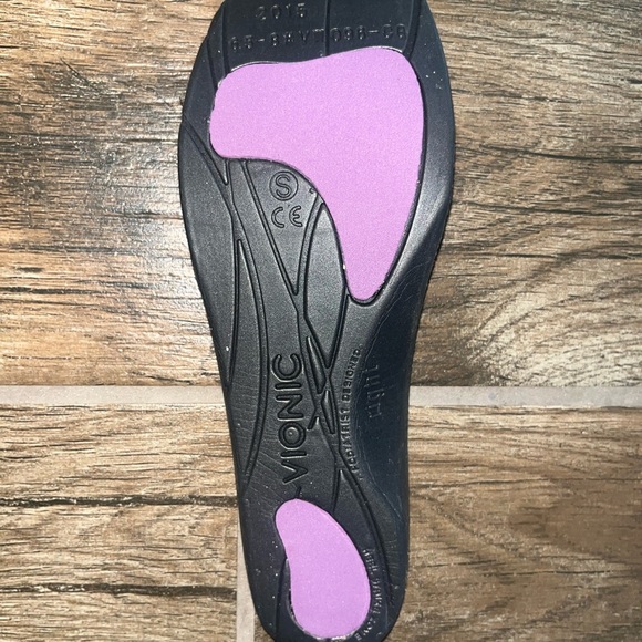 Vionic Women's Perforated Robyn Yellow Flats - Picture 2 of 4